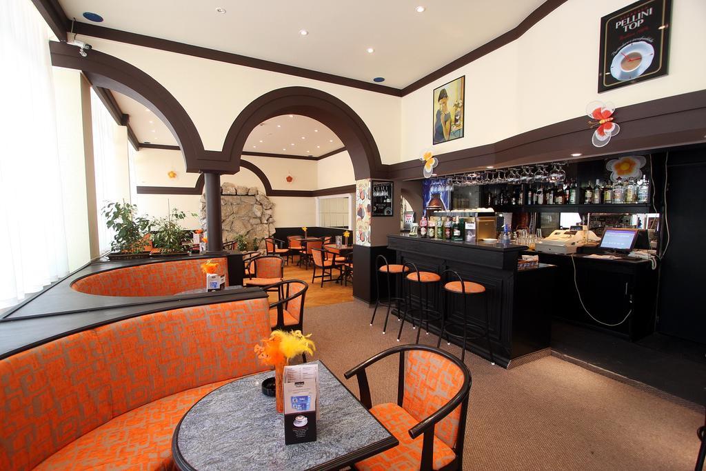 In Hotel Hajdúszoboszló Екстериор снимка